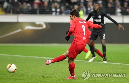'황희찬 PK 만회골' 잘츠부르크, 유로파리그 32강 1차전 대패