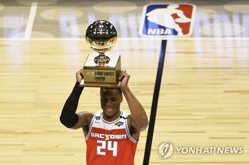 NBA 덩크왕에 마이애미 존스…고든, 타코 폴 넘고도 '무릎'