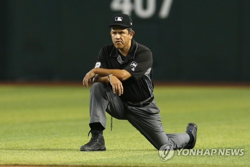 미국프로야구 메이저리그서 첫 흑인 심판 조장 탄생
