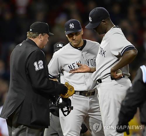 MLB 사무국, 투수들의 '끈적한 이물질' 사용 제재한다