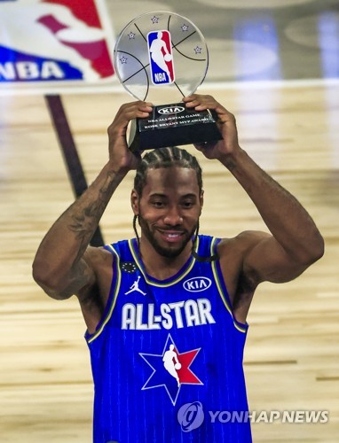 레너드 '코비 브라이언트 MVP' 첫 수상 영예