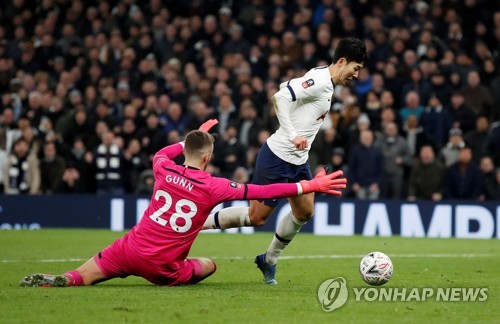손흥민 시즌 14호골 폭발…4G 연속골로 토트넘 FA컵 16강 견인(종합)
