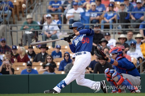 베츠, MLB 시범경기서 다저스 데뷔…야구는 어디서나 같아(종합)