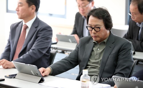 조광래 대구FC 사장 선수들도 외출 제한…홈 경기 어렵다