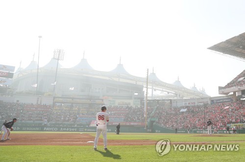KBO, 올해 프로야구 구장에 미세먼지 측정기 설치한다