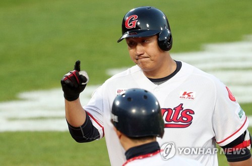 '국외파'들의 득세…이대호는 연봉킹·하재훈은 2년 차 최고