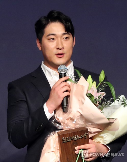 KBO리그 평균연봉 1억4천448만원으로 감소…이대호 연봉킹