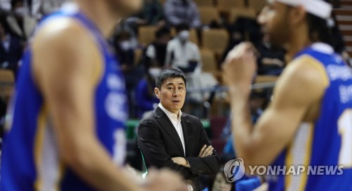잡힐 듯 잡히지 않는 6강…삼성 이상민 감독 문제는 리바운드
