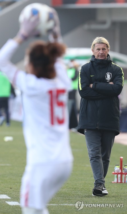 여자축구 벨 감독 저는 이기는 걸 사랑한다…선수들도 그랬으면