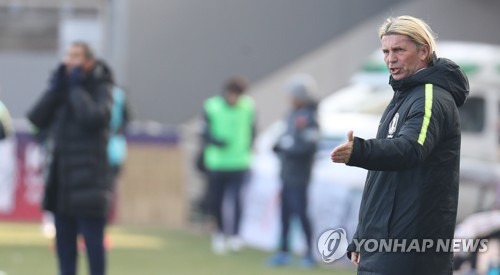 여자축구 벨 감독 저는 이기는 걸 사랑한다…선수들도 그랬으면