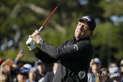 미컬슨 가족 여행 가기로 했다…특급 대회 WGC 출전 고사