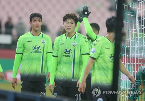 시즌 첫 경기 완패한 전북…김상식 코치 흥분한 게 패인