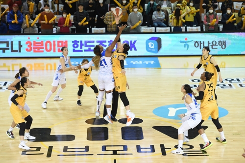 '무관중' 여자농구 KB-우리은행, 5일 1위 자리 놓고 맞대결