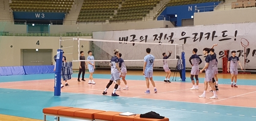 남자배구 우리카드 선수단, 자발적으로 코로나 극복 위해 기부