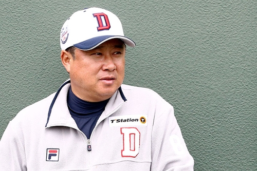 김태형 두산 감독 외국인 투수 만족…젊은 투수도 확인