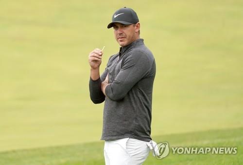 [권훈의 골프확대경] 톱스타 불참에 코로나19 악재 겹친 PGL