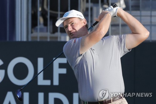 어니 엘스, 시니어 골프대회에서 첫 우승