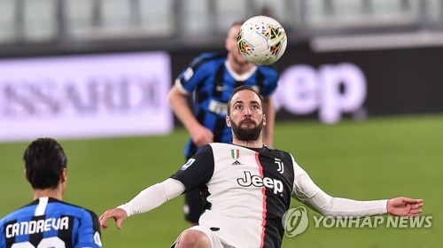 이과인, 자가격리 어기고 아르헨 귀국…'아픈 어머니 때문에'