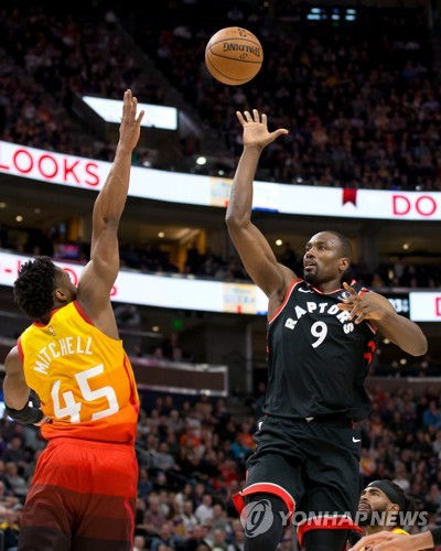 NBA 토론토, 유타 꺾고 4연승…이바카·시아캄 나란히 27점