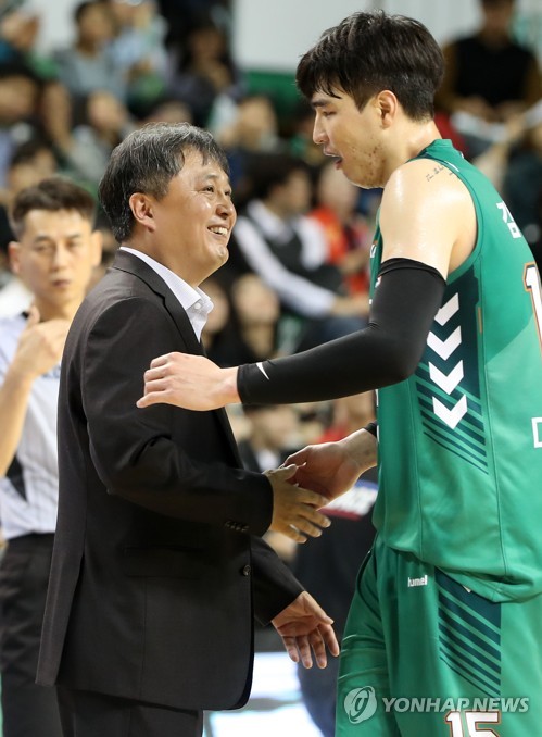 프로농구 '공동 1위' 이상범·문경은 감독 승부 못 내 아쉬워
