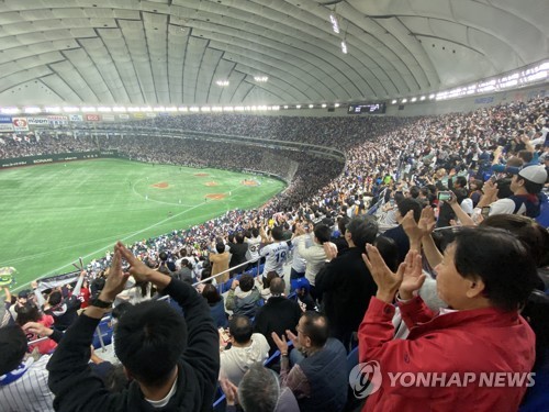 일본프로야구·프로축구, 코로나19 확산 막고자 '응원 제한'