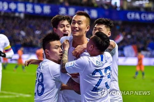 중국 FA컵 우승으로 2전3기 해낸 최강희 집 떠나지 마세요