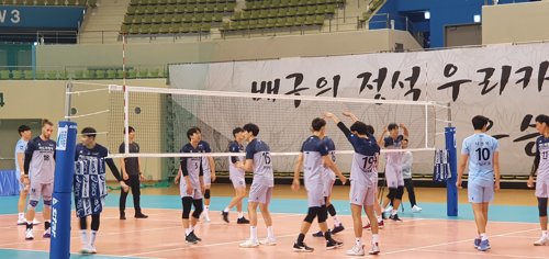 신영철 감독 잠재력 있는 우리카드 선수들과 첫 챔프전 우승을