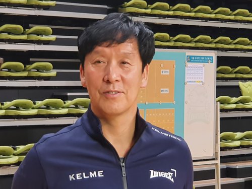 신영철 감독 잠재력 있는 우리카드 선수들과 첫 챔프전 우승을