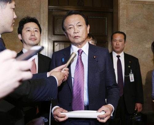 日아소 저주받은 올림픽…40년마다 문제 발언 논란