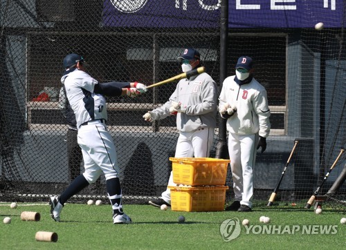 '두산 주장' 오재원 1∼2주 뒤면 무릎 상태 100% 될 것