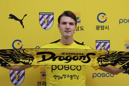 41세 이동국, 4년 연속 K리그 최고령…최연소 선수와 22세 차이