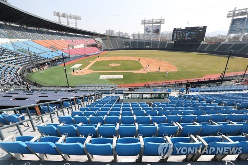 두산 선수 가족, 코로나19 검사 '음성'…25일 정상 훈련