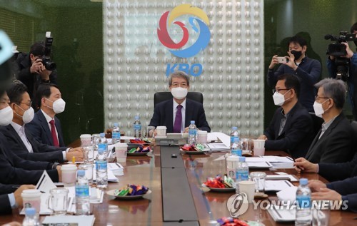[속보] 프로야구 4월 20일 이후로 개막 연기