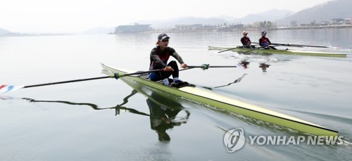 '코로나 속 훈련' 조정대표팀 올림픽 연기 움직임 혼란스러워