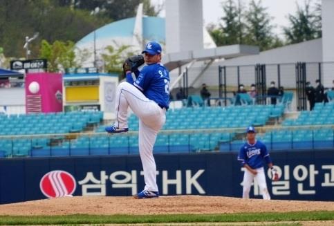 '끝판왕' 오승환, 국내 첫 등판…147㎞ 돌직구로 1이닝 무실점