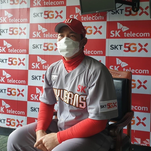 타자로 전향한 SK 강지광, 벼랑 끝서 홈런…아내 응원 덕분