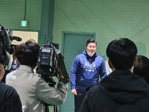 '빅리거' 최지만 훈련 공개…이렇게 많은 취재진 앞에서