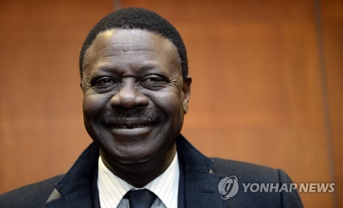 흑인 첫 유럽 프로축구 1부리그 회장, 코로나19로 사망