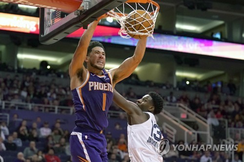 NBA 부커 비디오 게임은 내가 최고…팀 동료 꺾고 우승