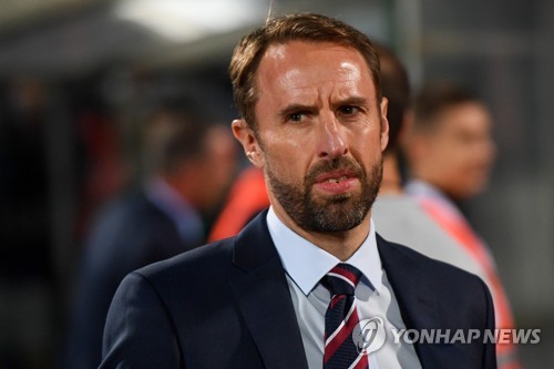 英축구대표팀 사우스게이트 감독, 연봉 30% 삭감 동참