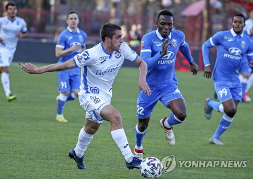 벨라루스 여자축구리그 개막 연기…남자축구는 '계속'