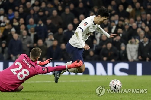 손흥민도 200억 하락…코로나19에 축구선수 몸값 '12조원' 증발(종합)