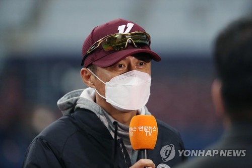 한국프로야구 '경기 중 감독 인터뷰' 도입…3연전에 2번