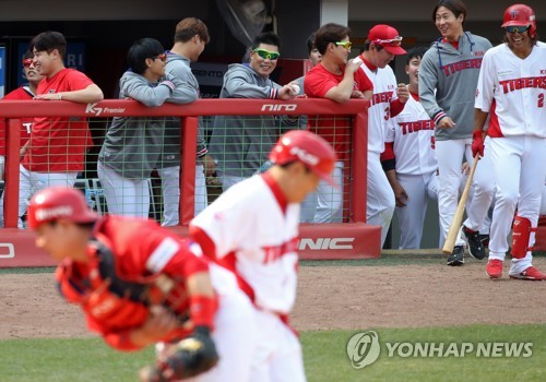 KBO 코로나19 안정되면 5월 초 개막·4월 21일 연습경기(종합)