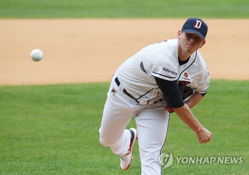 두산 플렉센, 경기 시간 변수에 흔들…3이닝 동안 5사사구
