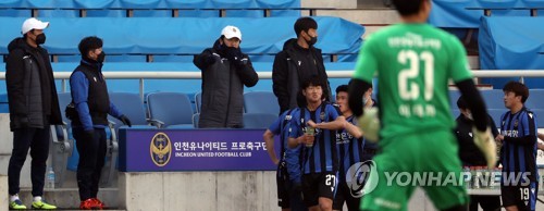 악수 No! 마스크 On!…'거리두기 축구' 첫 시험하는 K리그