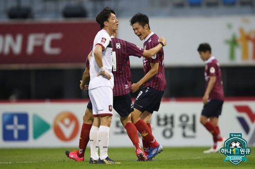 이현일 2골 부천, 수원FC 꺾고 선두탈환…안병준 5경기 연속골