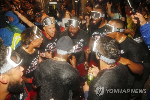 샤워는 집에서, 더그아웃 거리 두기…MLB '코로나 매뉴얼'