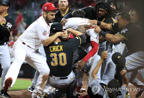 MLB 사무국, 코로나19 확산 막고자 '집단 난투극' 중징계
