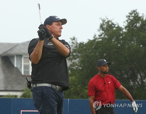 미컬슨 우즈와 함께한 이벤트 대결, 연례행사로 해보자